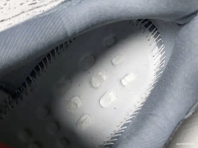 Blue FV8424 Hospital Adidas Yeezy 700 Boost v2 0625